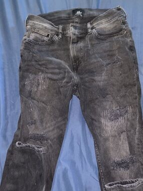 H&M Skinny Fit Distressed Jeans in Black Size 8